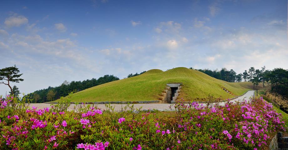 송산리고분군 - 송산리고분군의 봄 이미지