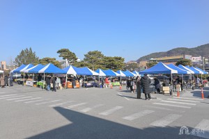 2025년 1월 23일 2025년 설맞이 시청 행복장터 참여농가 격려 [시청 주차장]